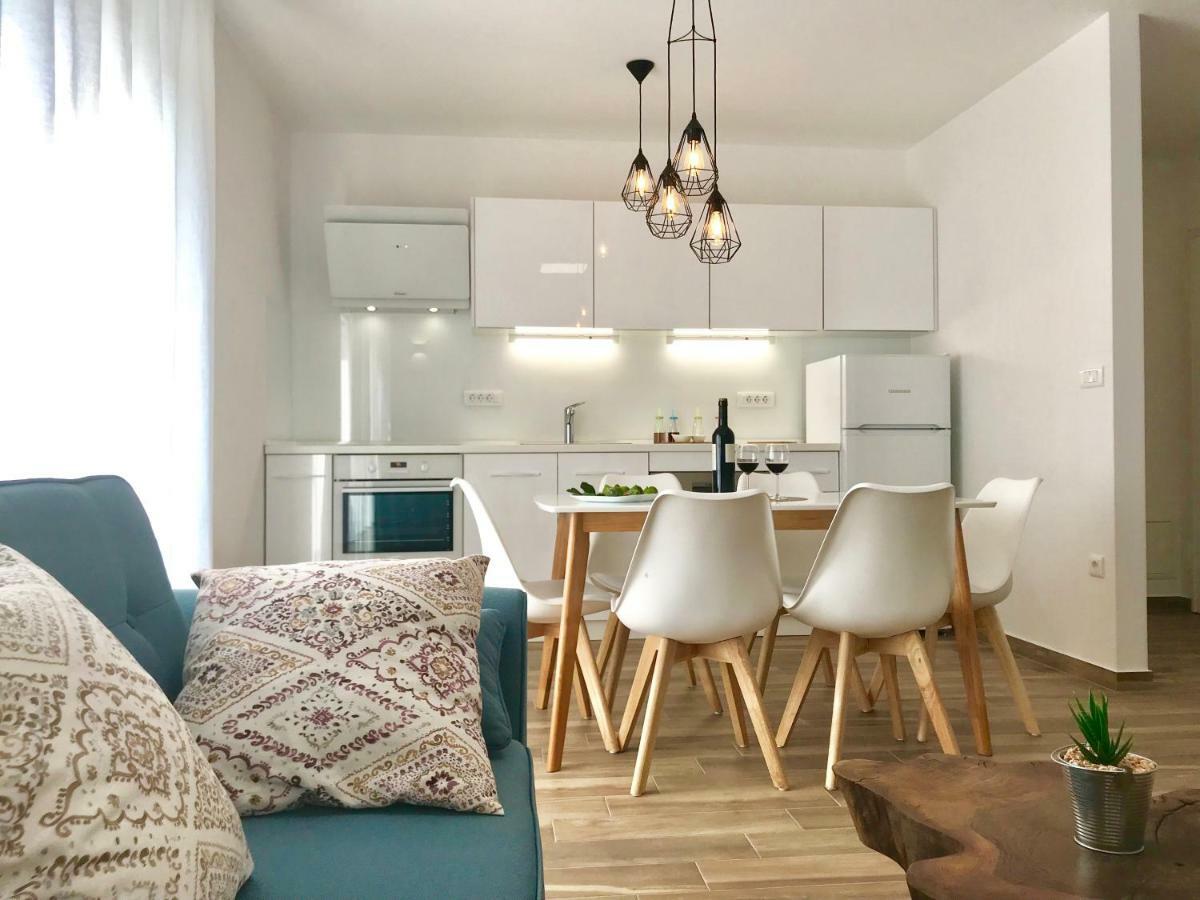 Luxury Apartment Ledo โรกอซนิซา ภายนอก รูปภาพ